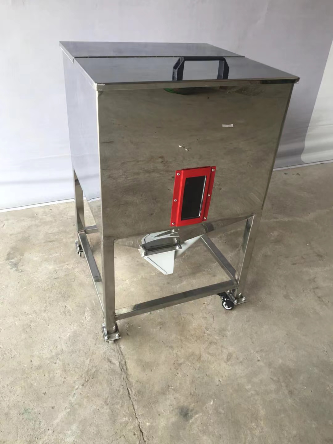 100KG儲(chǔ)料箱圖片/100KG儲(chǔ)料箱樣板圖 (2)