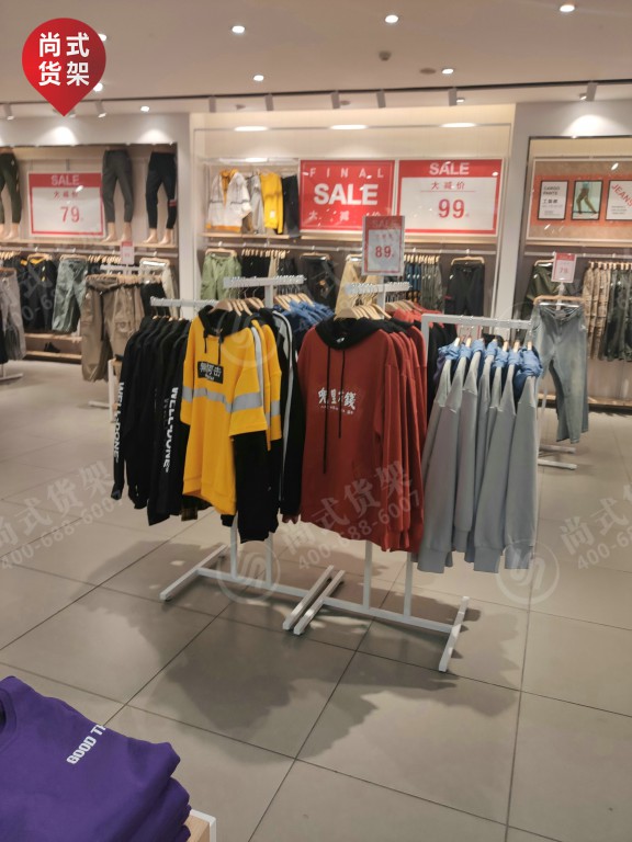 南昌時尚男裝貨架新中式服裝店展示圖片/南昌時尚男裝貨架新中式服裝店展示樣板圖 (1)