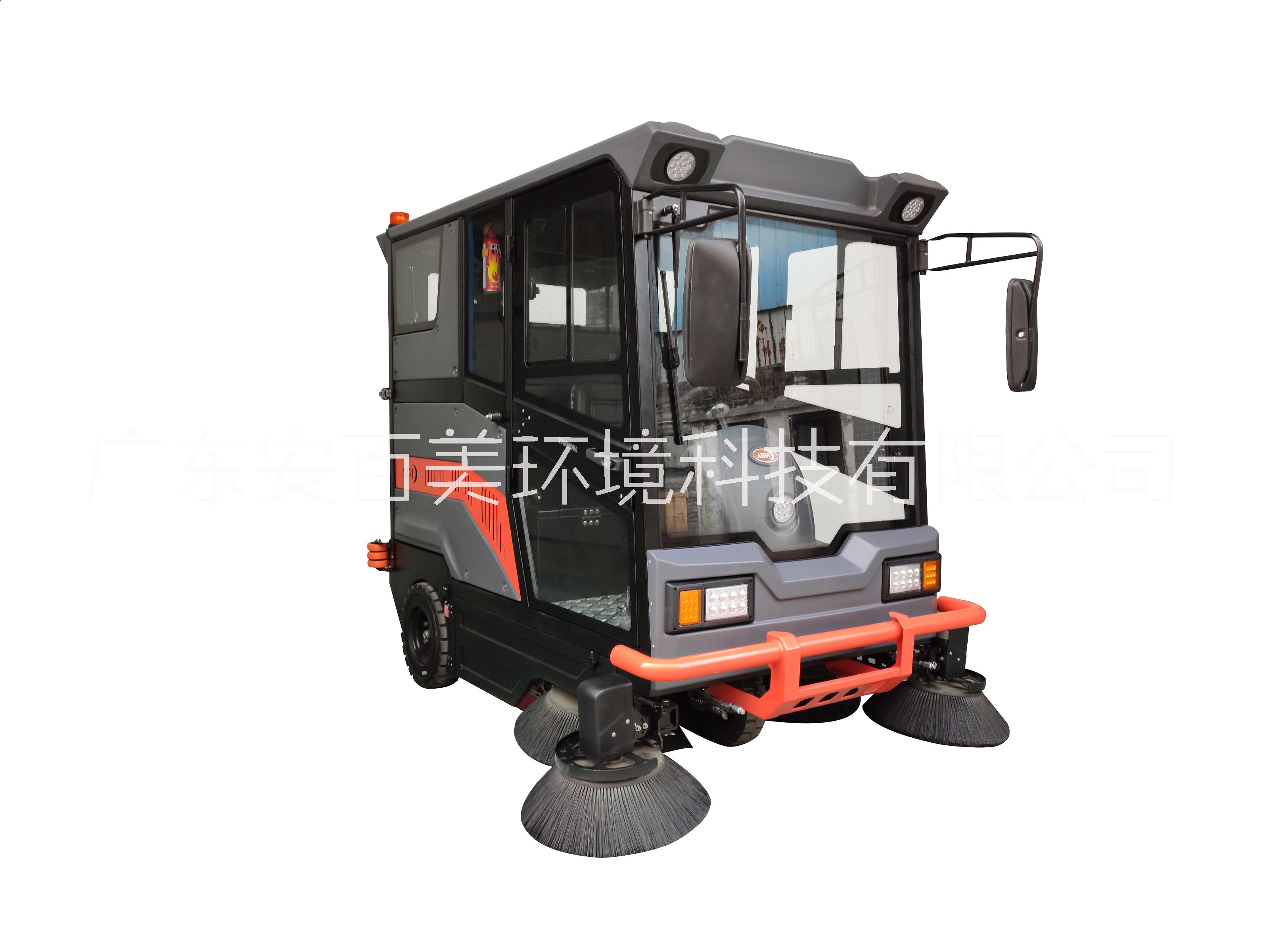 安百美物業(yè)電動(dòng)駕駛式掃地機(jī)圖片