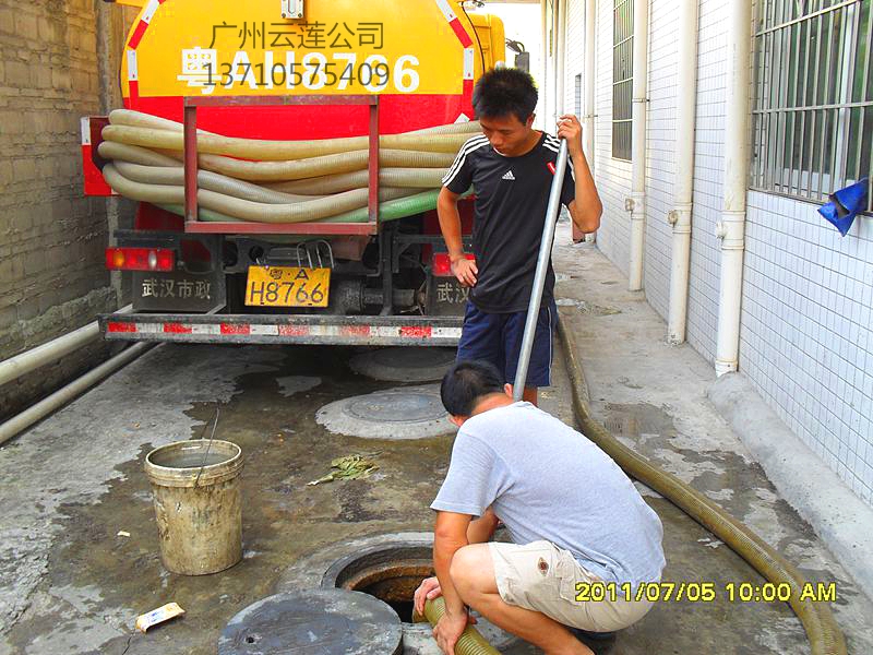 江高神山清理化糞池圖片/江高神山清理化糞池樣板圖 (3)