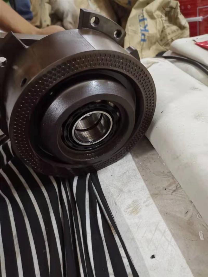 螺桿機(jī)軸承安裝維修圖片