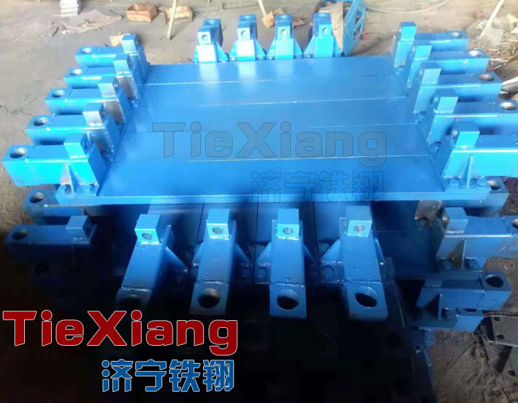 軌排調(diào)軌支撐架鋪軌工裝圖片