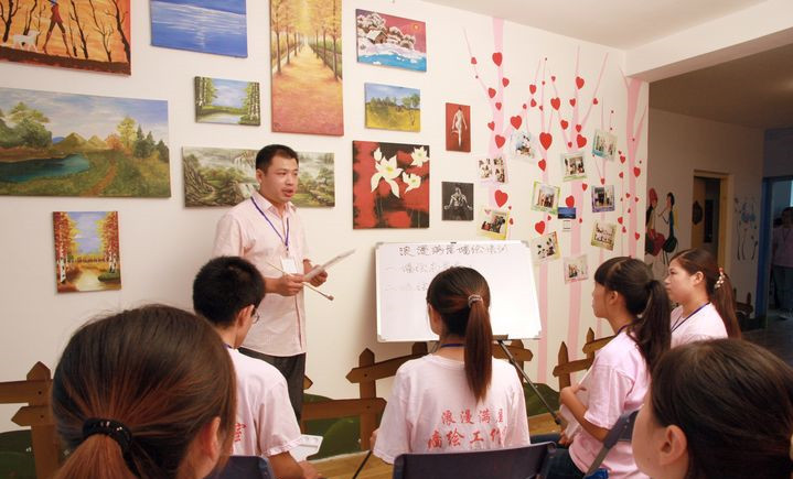 墙绘培训机构 墙绘市场前景 墙绘师发展前景 学员学墙绘过往图片