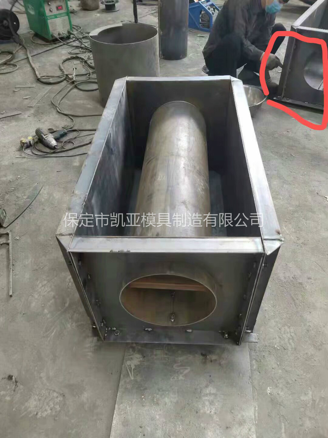 凱亞模具廠家供應(yīng)水泥u型槽模具 u型泄水槽模具