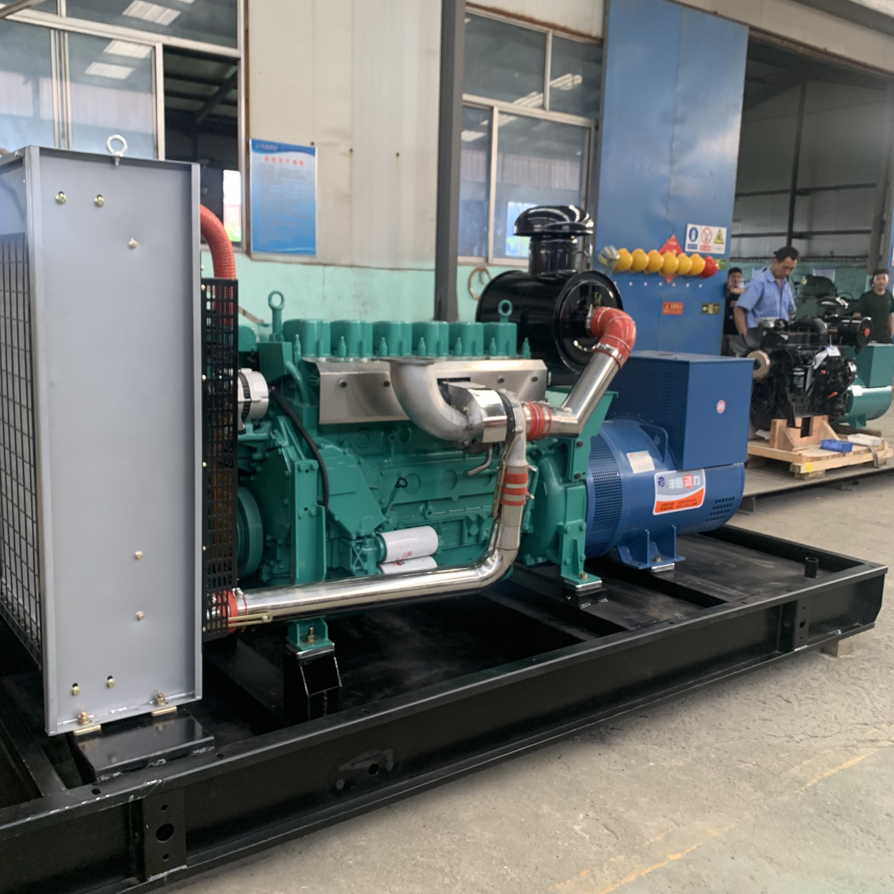 濰坊型300千瓦柴油發(fā)電機組 靜音箱式柴油發(fā)電機 現(xiàn)貨供應(yīng) 歡迎來電