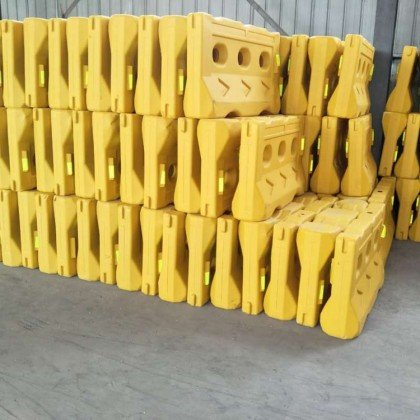 路面施工水馬圍擋圖片