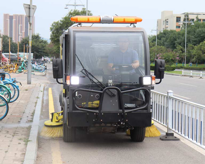 電動(dòng)掃地車 清掃廠家 多功能電動(dòng)掃地車濟(jì)南百易