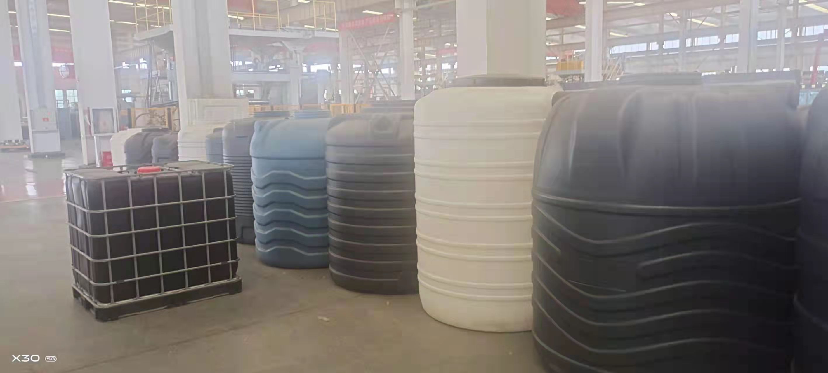 吹塑機(jī)設(shè)備生產(chǎn)廠家 吹塑機(jī)供應(yīng)商熱線