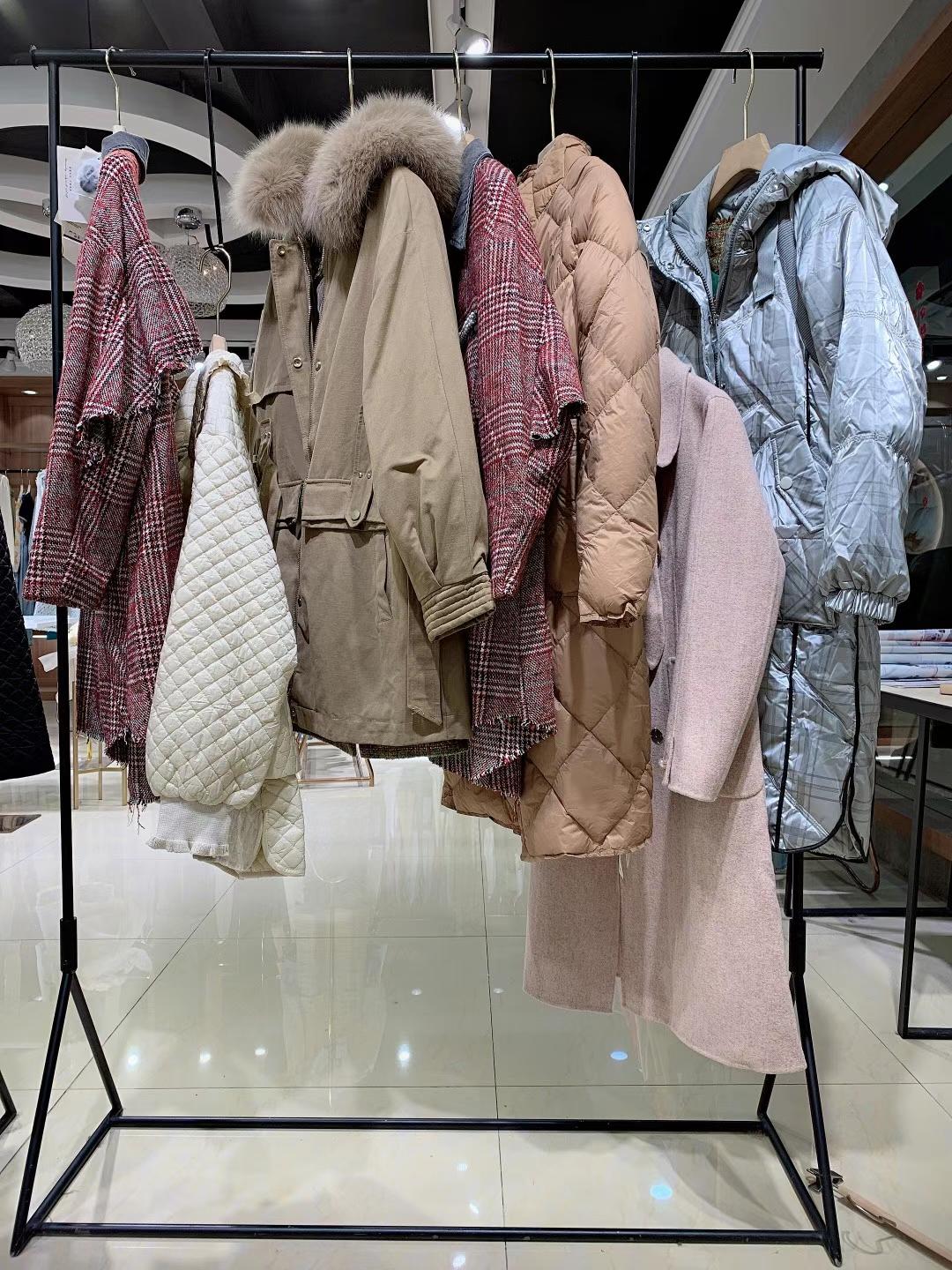 香港大 牌藝素國(guó)際2021冬品牌折扣女裝走份批發(fā)女裝實(shí)體店拿貨