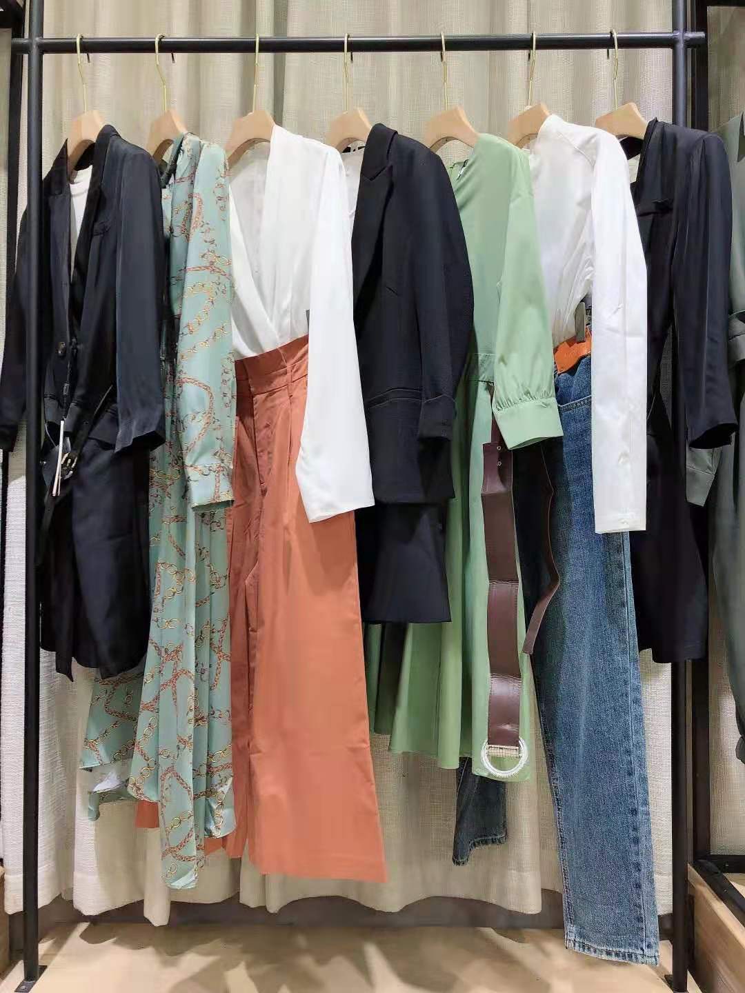 正品專柜下架品牌女裝依薰2021秋女裝折扣店批發(fā)市場
