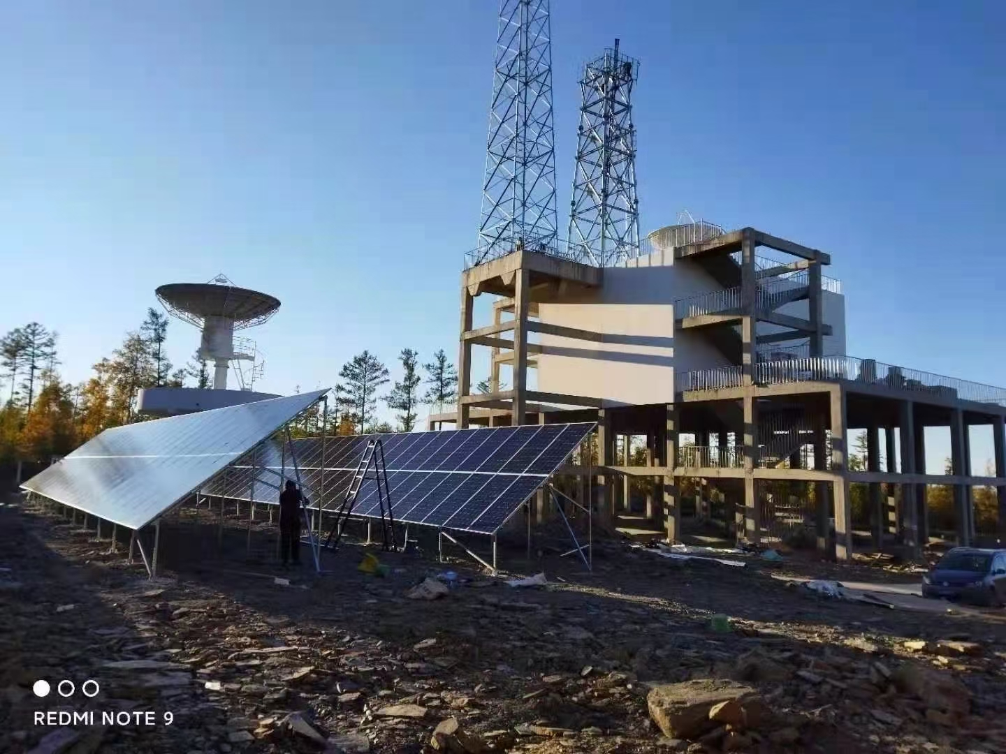 太阳能供电系统 太阳能供电 防火监测太阳能供电 高清无线视频监测太阳能发电图片