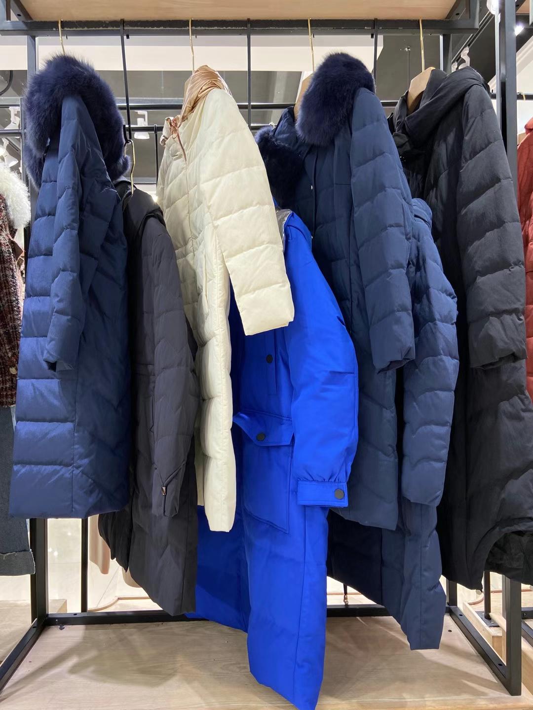 海蔓·嬌娜2021冬品牌折扣女裝批發(fā) 廣州一手精 品女裝批發(fā)