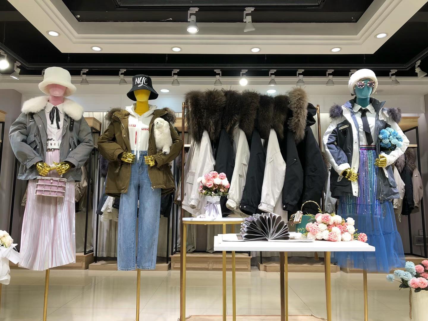 晨晨國際2021冬時尚大毛領(lǐng)派克服女裝折扣貨源批發(fā)網(wǎng)
