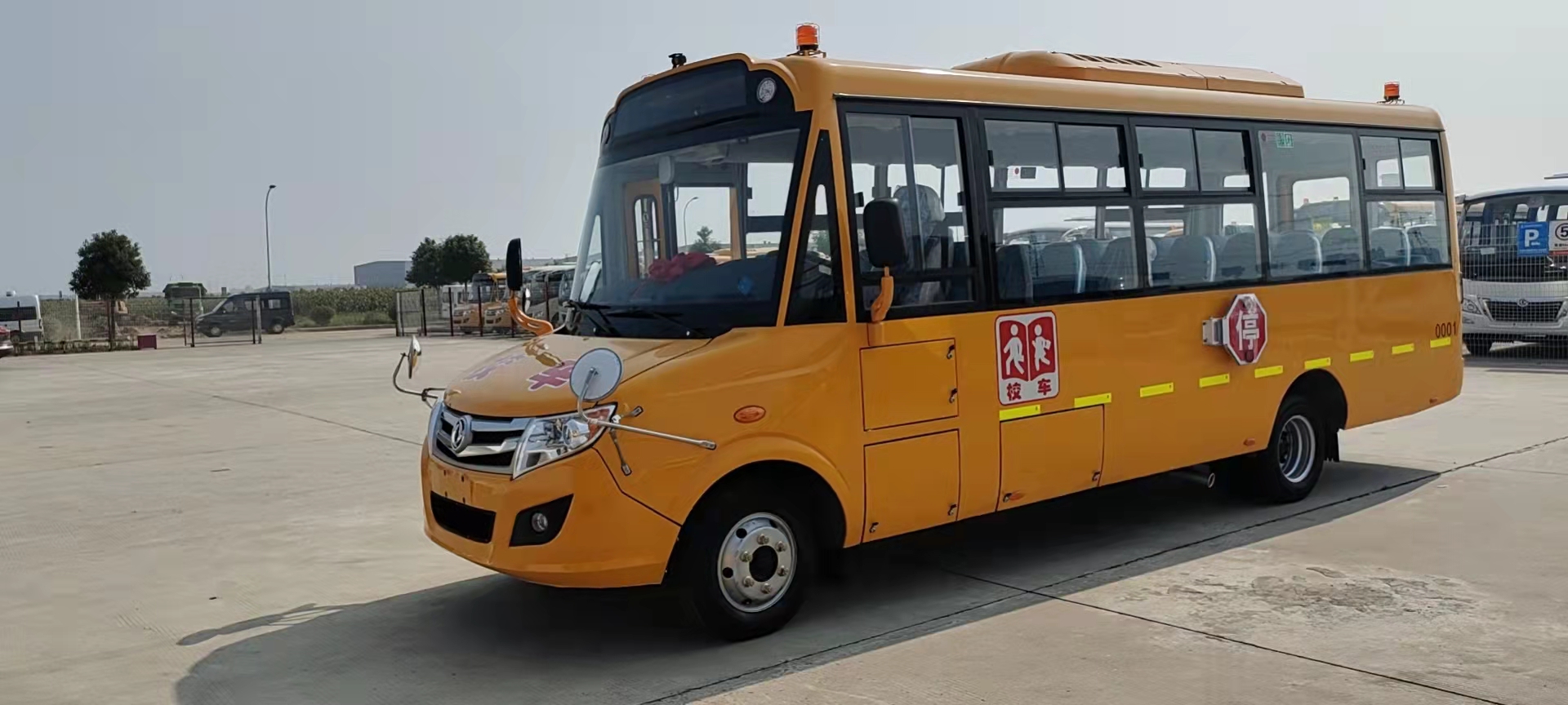 便宜的校車(chē)圖片/便宜的校車(chē)樣板圖 (2)