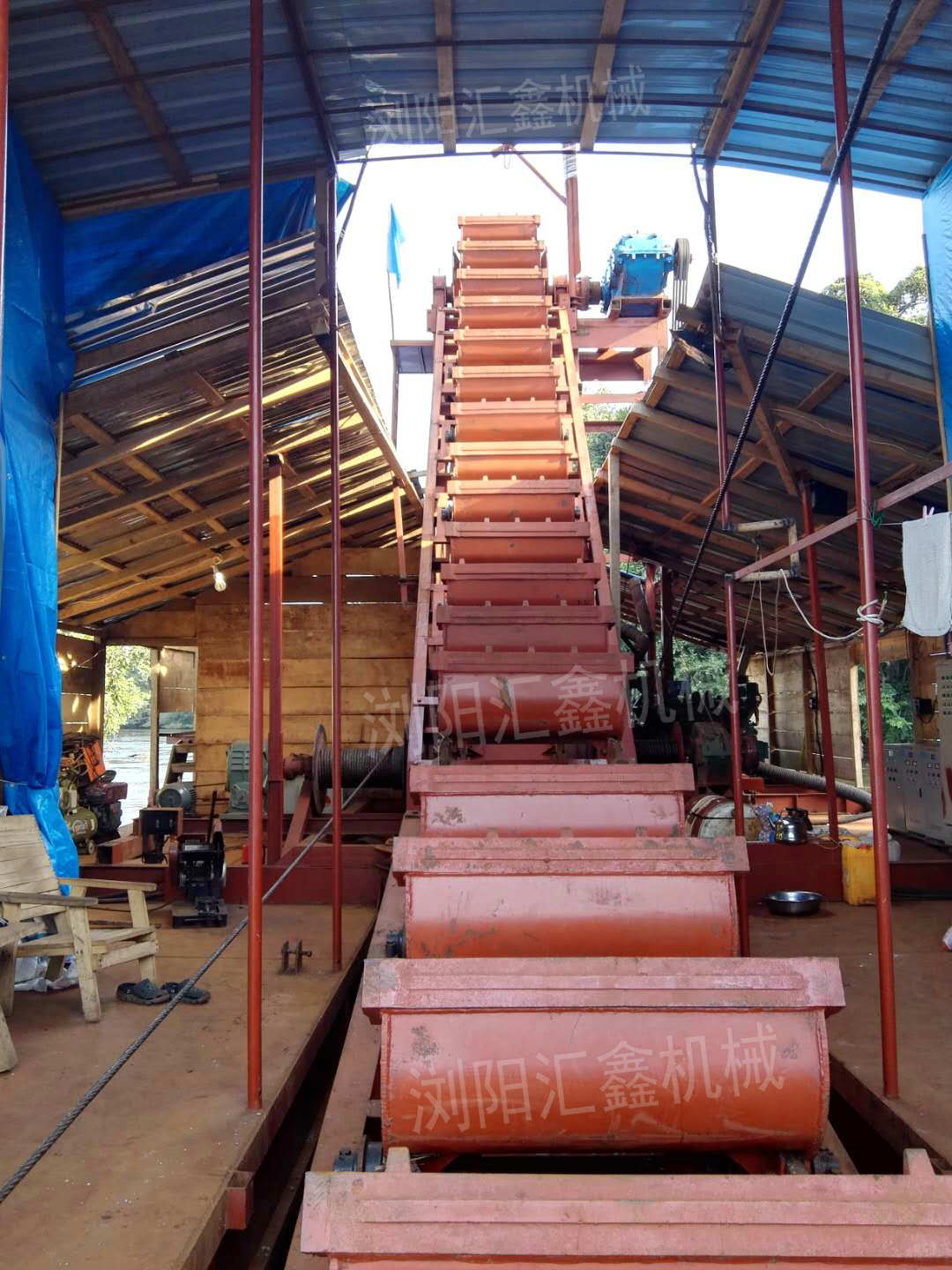 湖南瀏陽匯鑫工貿(mào)鉆石開采設(shè)備廠家：旱地選金設(shè)備、鉆石開采船、砂金設(shè)備、淘金設(shè)備供應(yīng)商