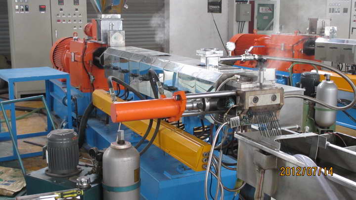 尼龍?jiān)炝C(jī)圖片/尼龍?jiān)炝C(jī)樣板圖 (4)