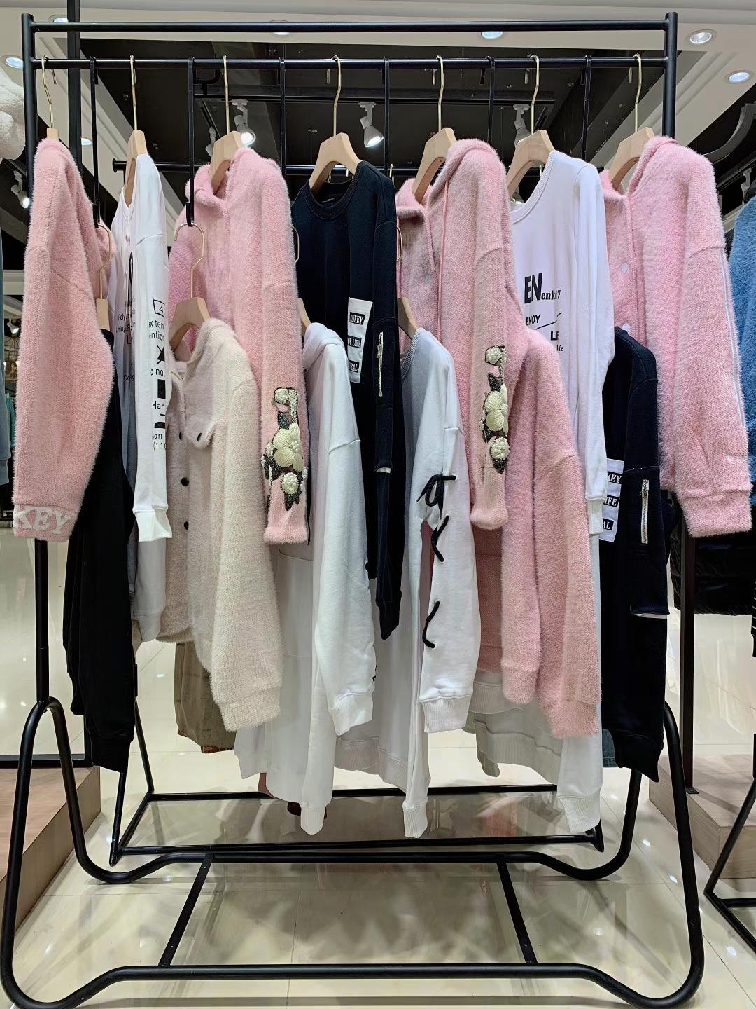 安又奇衛(wèi)衣2021秋品牌衛(wèi)衣女裝折扣一手貨源批發(fā)網(wǎng)