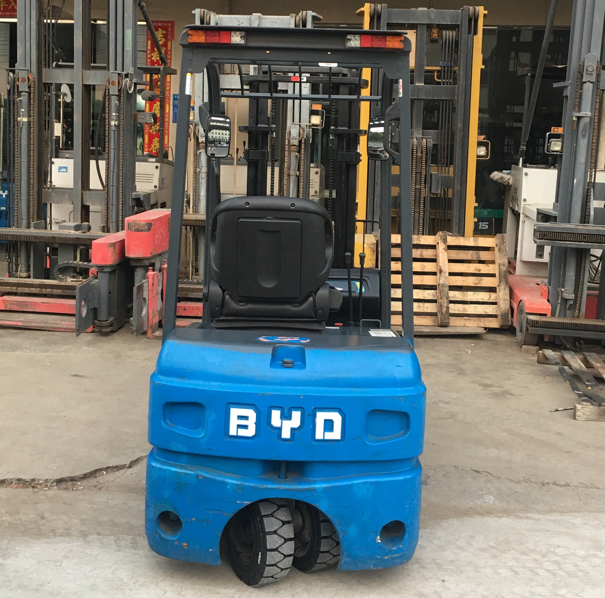1.8噸比亞迪鋰電池叉車圖片