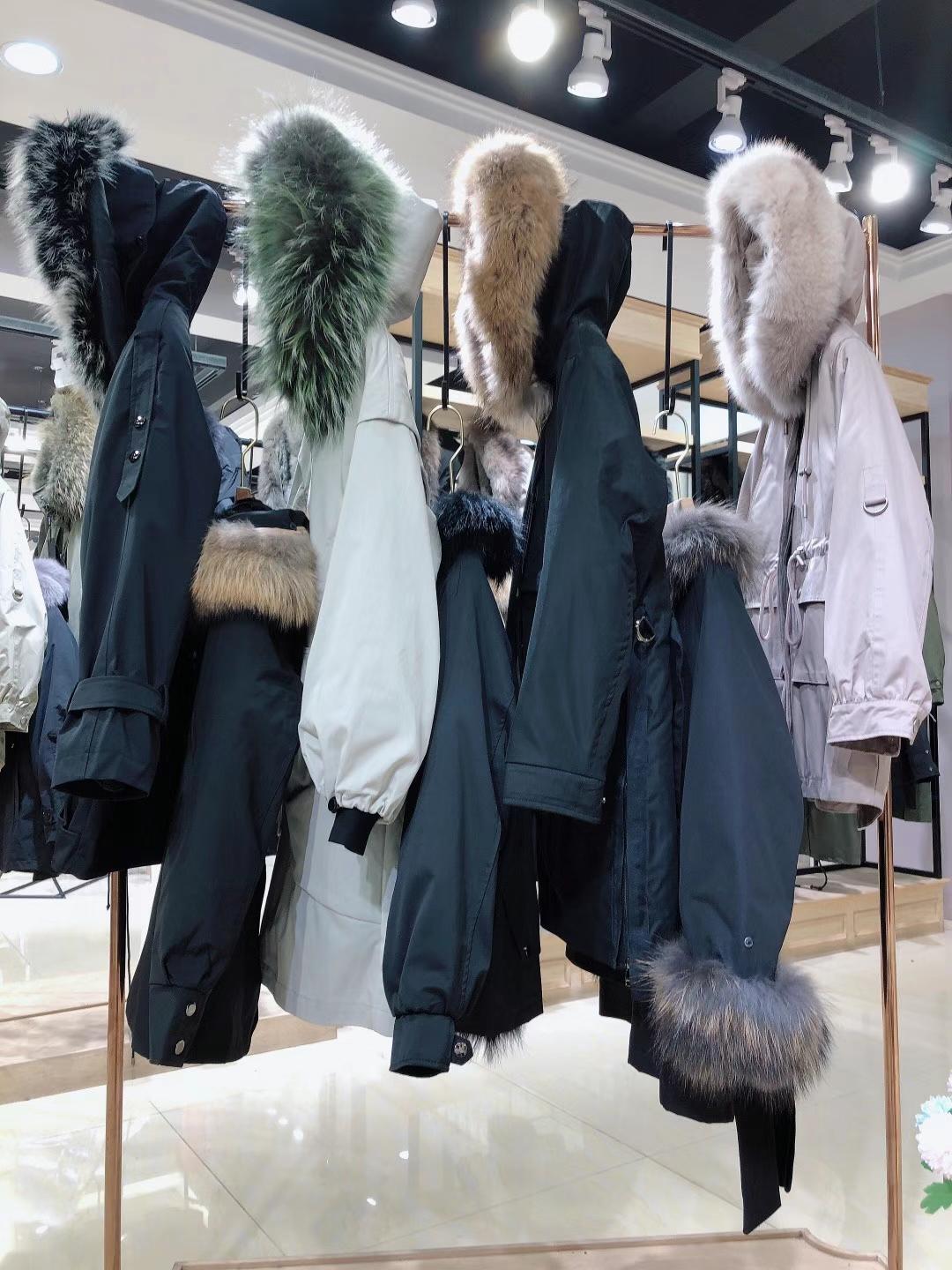 【雪羅拉皮草派克羽絨服】21冬專柜撤柜羽絨服品牌女裝折扣尾貨批發(fā)市場