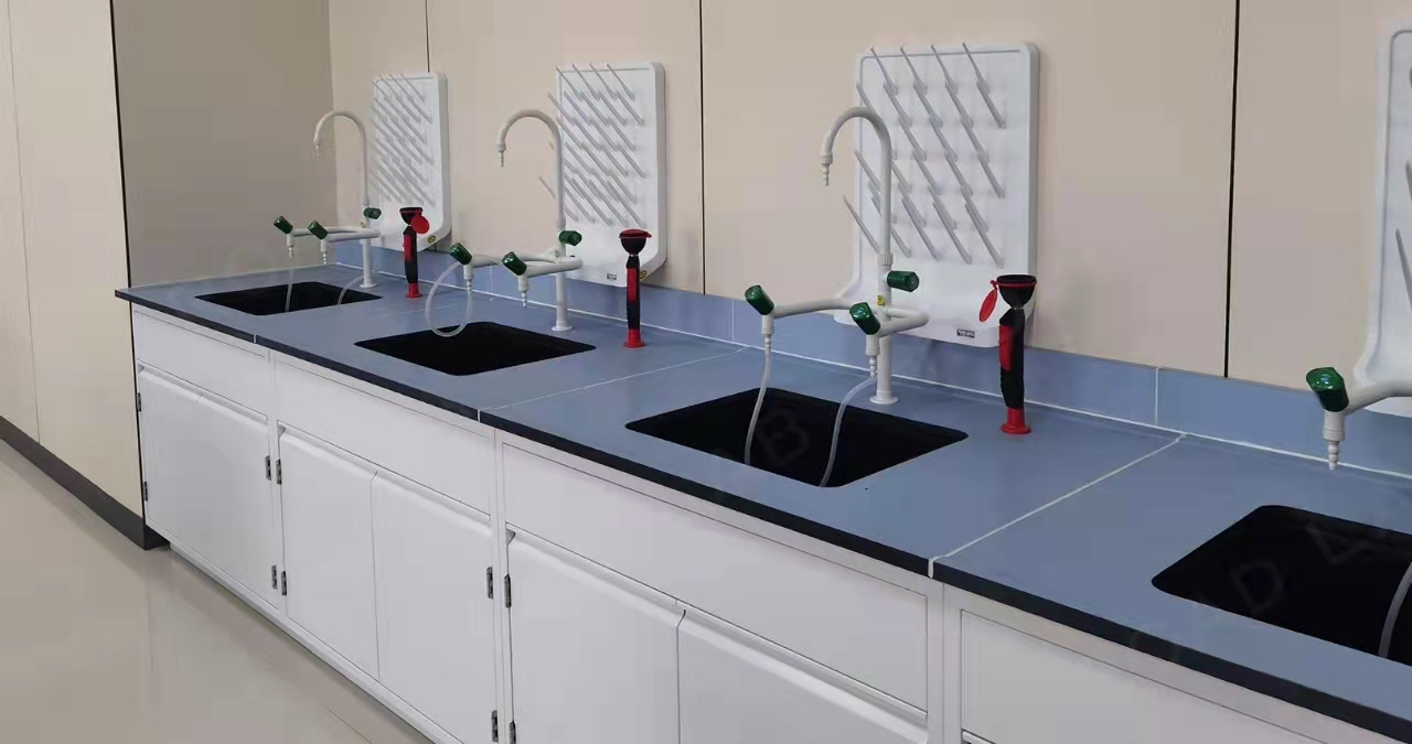 青海鋼制實(shí)驗(yàn)臺(tái)生產(chǎn)廠家批發(fā)、價(jià)格、電話（西寧市沃邦實(shí)驗(yàn)室家具廠供應(yīng)）