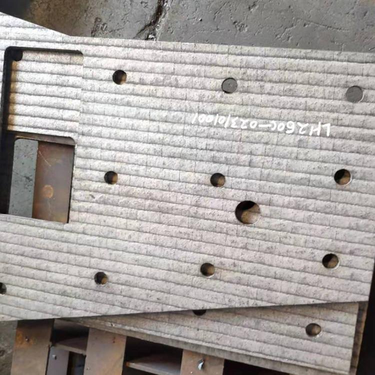 雙金屬耐磨板價格 無鎳堆焊耐磨板廠家 玻璃廠用堆焊耐磨襯板 堆焊碳化鉻高鉻合金耐磨板