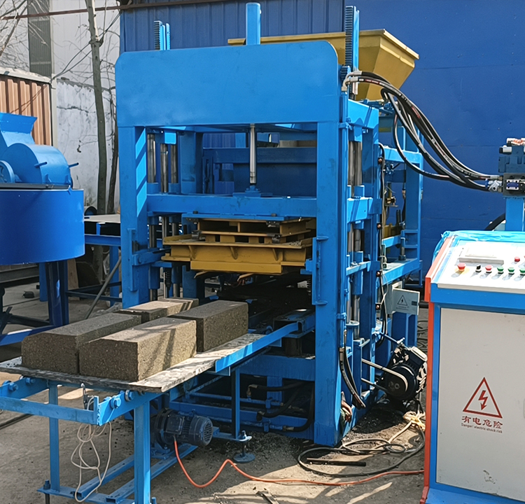 郯城照華QT4-18全自動液壓磚機水泥空心磚機