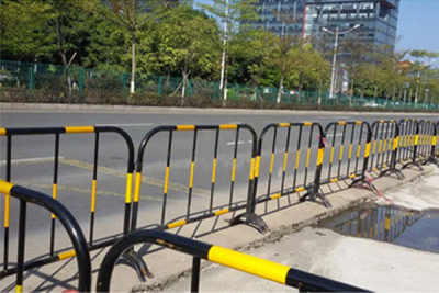 鐵馬護(hù)欄。公路護(hù)欄。市政護(hù)欄圖片/鐵馬護(hù)欄。公路護(hù)欄。市政護(hù)欄樣板圖 (4)