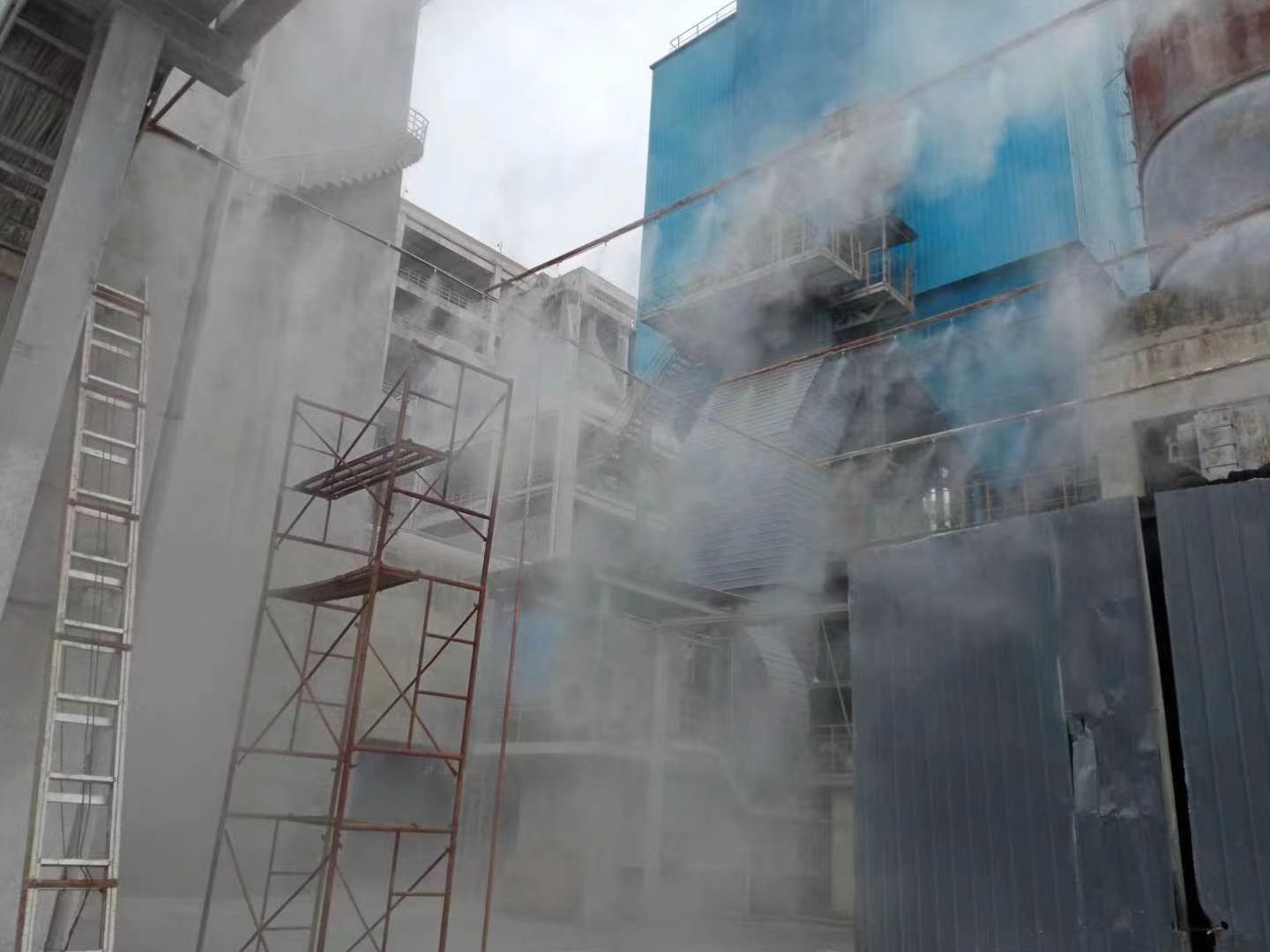 噴淋降塵降溫系統(tǒng)   車間廠房噴淋降塵   廠家定制噴淋降塵降溫