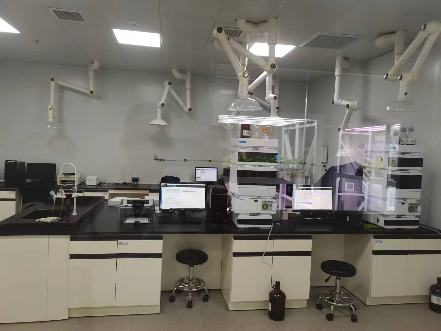 上海全鋼通風(fēng)柜實(shí)驗(yàn)臺(tái)定做廠家找哪家供應(yīng)商報(bào)價(jià)