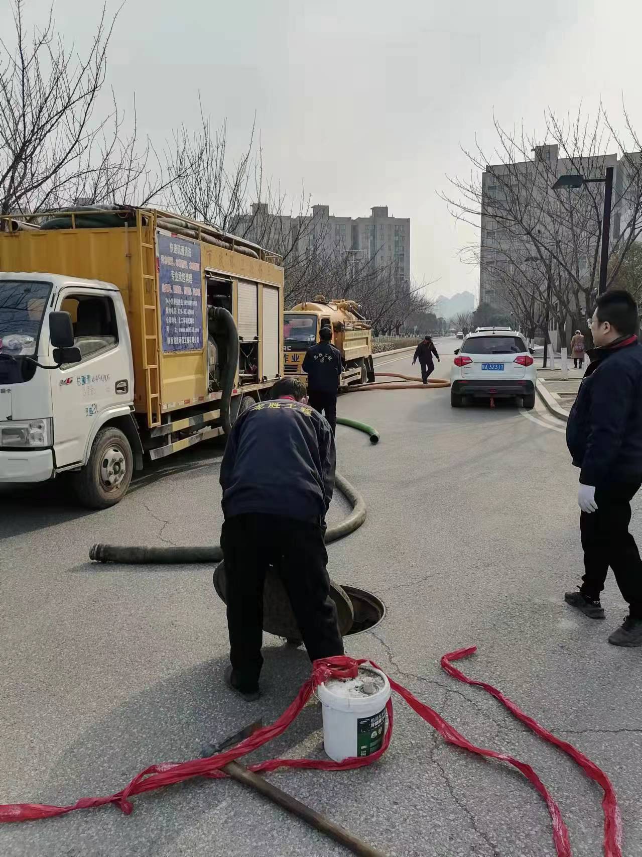 西安市西安油烟管道清洗厂家西安西安油烟管道清洗价格 西安酒店油烟清洗多少钱