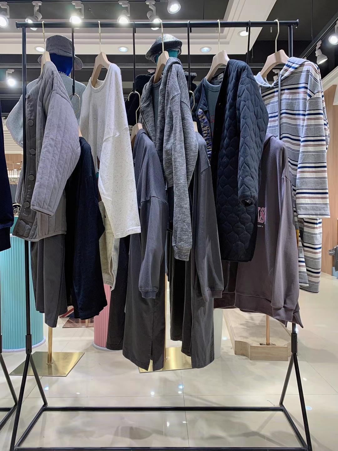 廣州品牌折扣女裝廠家走份珈姿萊爾22春品牌折扣女裝批發(fā)貨源尾貨批發(fā)市場