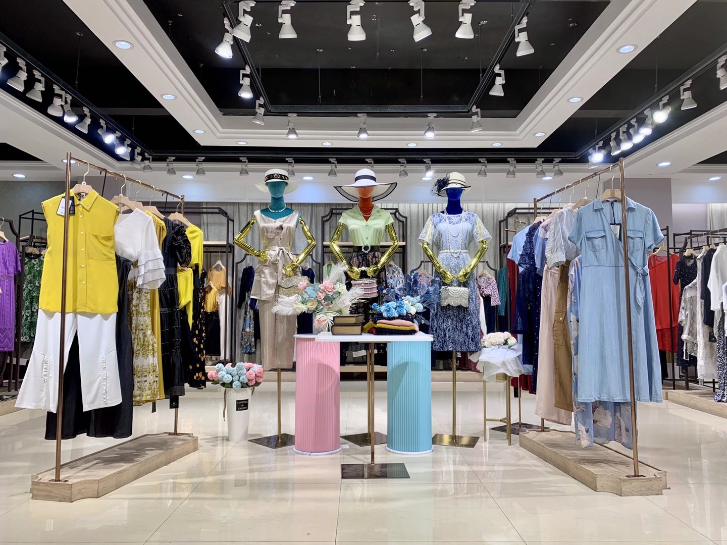 廣州知 名品牌西娜維思 22 夏品牌女裝折扣店尾貨貨源批發(fā)