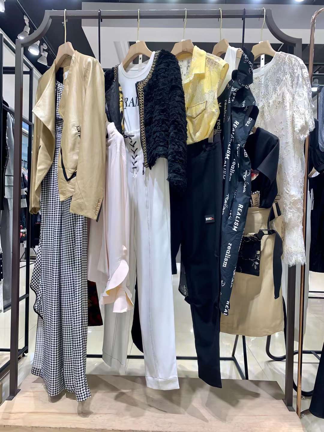 品牌女裝貨源批發(fā) 芭蒂娜22夏品牌女裝網(wǎng)店店鋪進貨貨源批發(fā) 折扣女裝直播一折拿貨