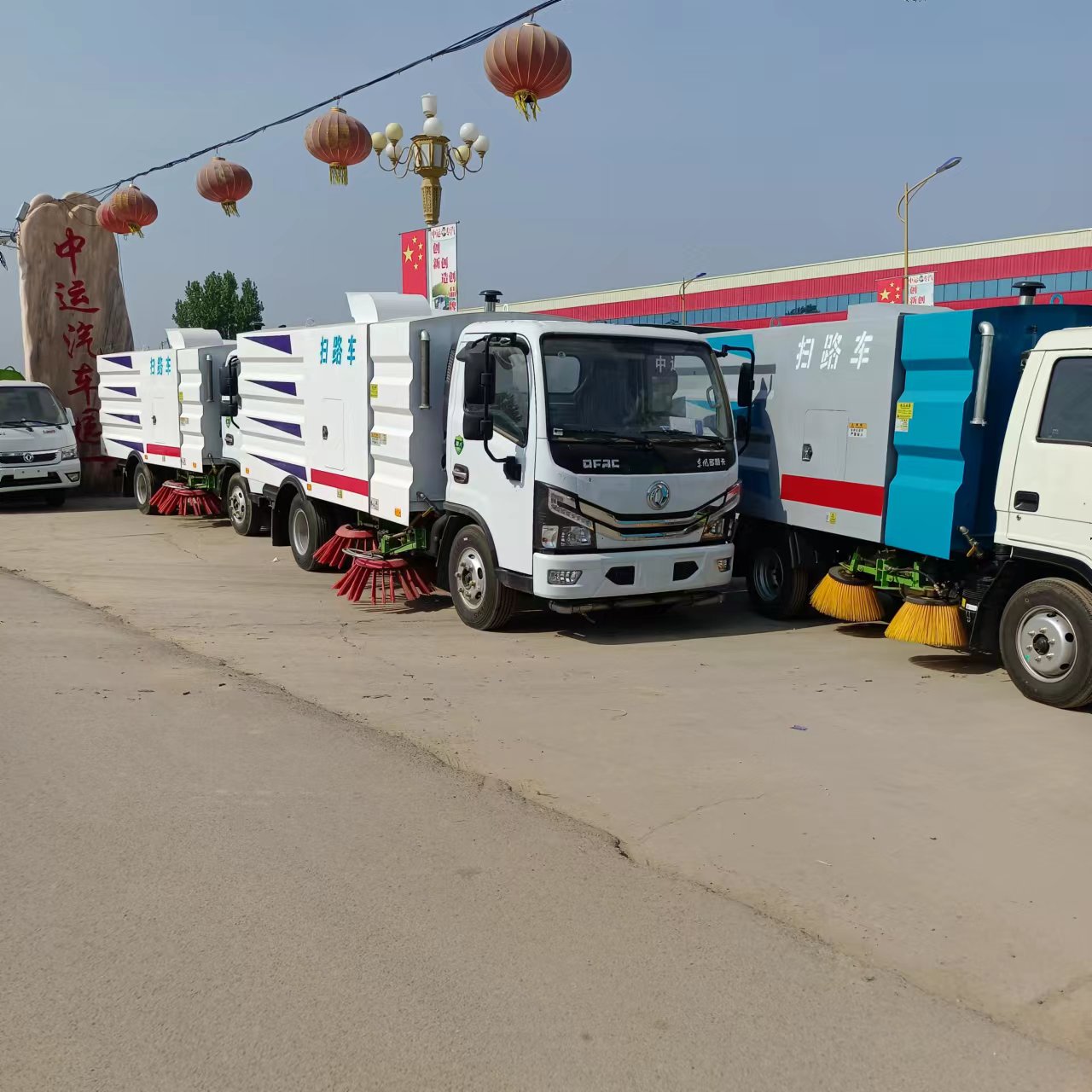 道路清掃車價格咨詢，環(huán)衛(wèi)道路清掃車，道路清掃車聯(lián)系電話【濟(jì)寧順景汽車服務(wù)有限公司】