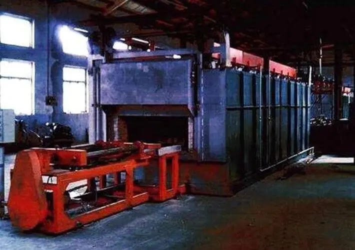 江蘇推桿式淬火爐非標(biāo)定制-供應(yīng)適用于耐磨鋼球的推桿式淬火爐圖片