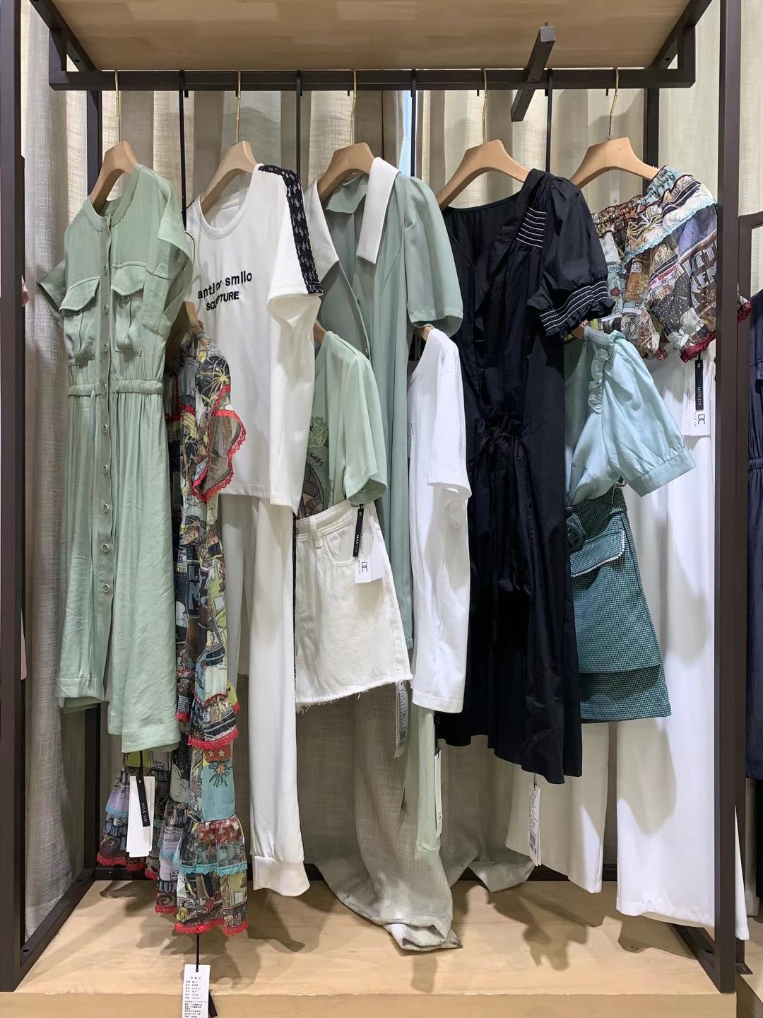 瑪斯荻娃杭州一 線知 名品牌女裝尾貨折扣批發(fā) 直播折扣女裝批發(fā)廠家