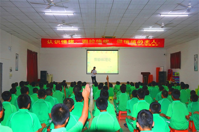 廣東專門教育叛逆孩子的學(xué)校，清遠(yuǎn)麥田教育學(xué)校，叛逆早戀網(wǎng)癮逃學(xué)離家出走教育