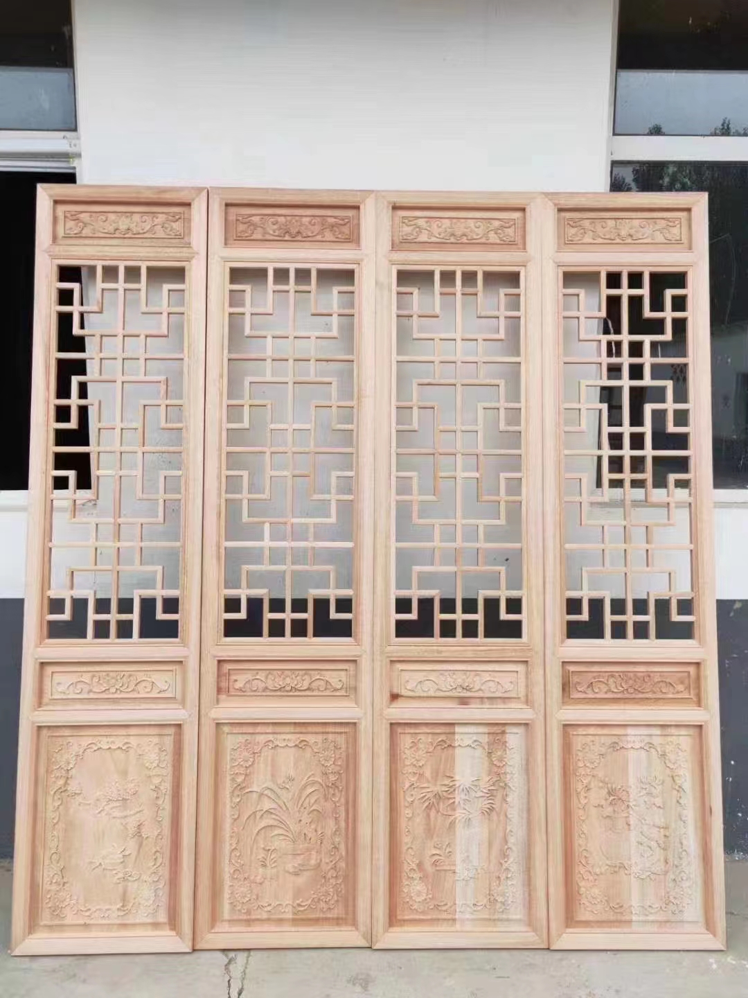 花格門窗  重量輕、剛性好、強度高，結構合理。抗風壓變形性能，抗雨水滲漏和抗 花格門窗定做價格