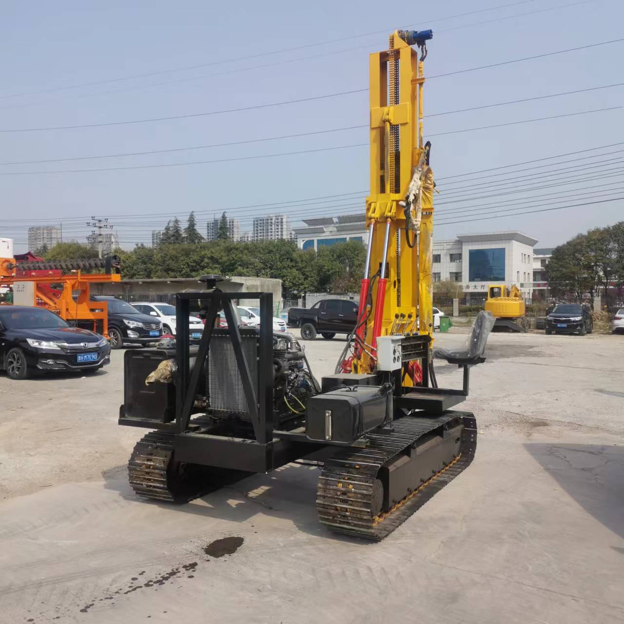 益宇重工光伏打樁機(jī)廠家 光伏鉆孔機(jī)定制