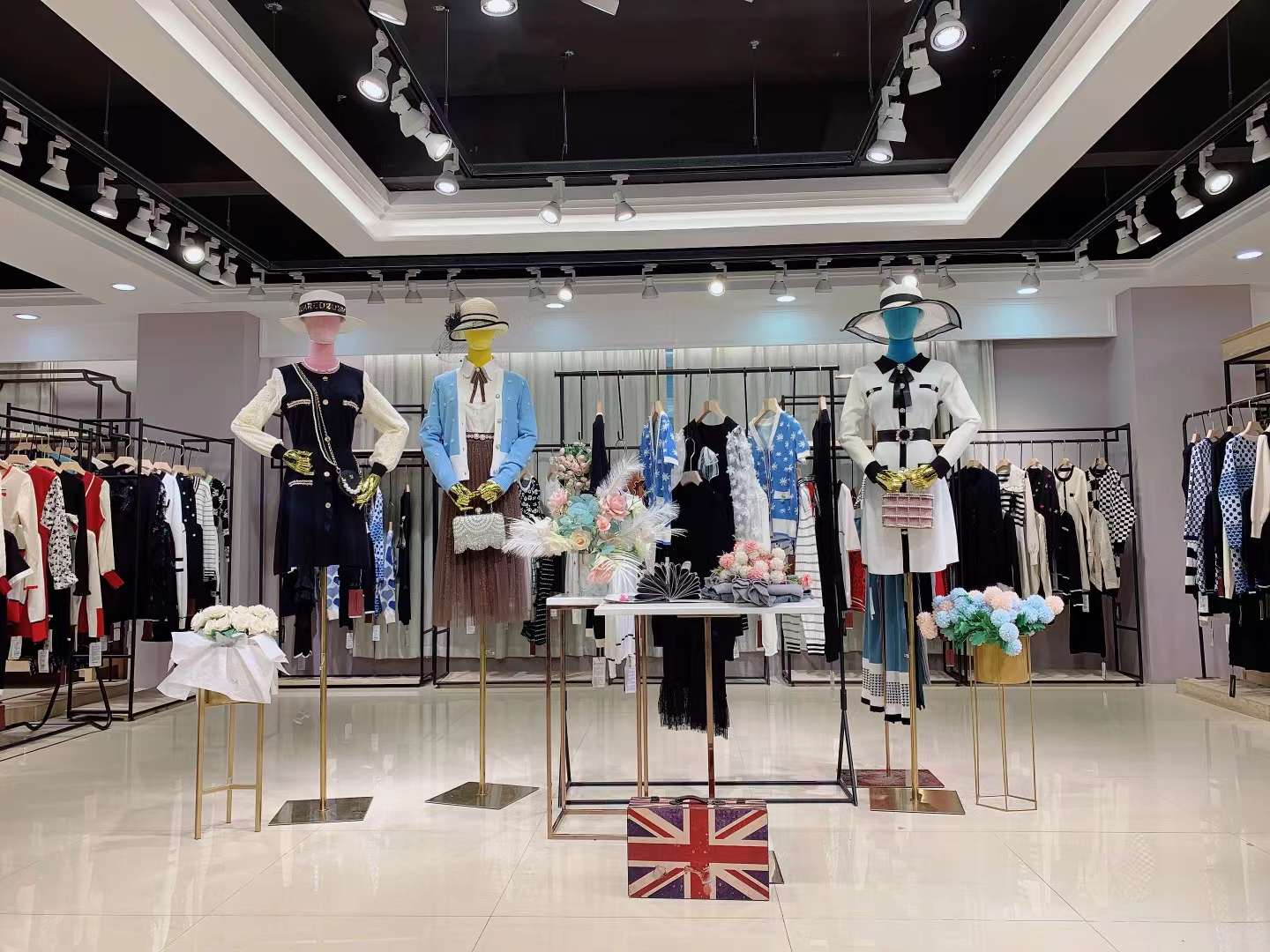 知 名品牌 寶姿2022品牌折扣女裝大碼尾貨直播間進(jìn)貨市場(chǎng)渠道