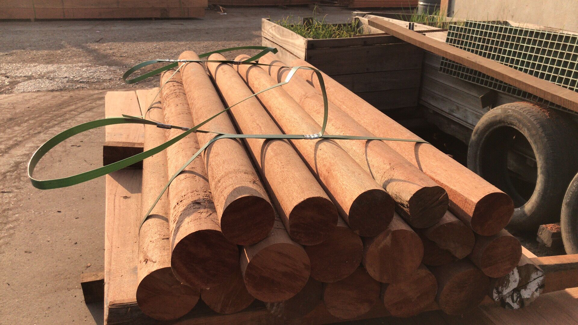 硬木優(yōu)品阿摩棟 欄桿木結(jié)構(gòu)棧道