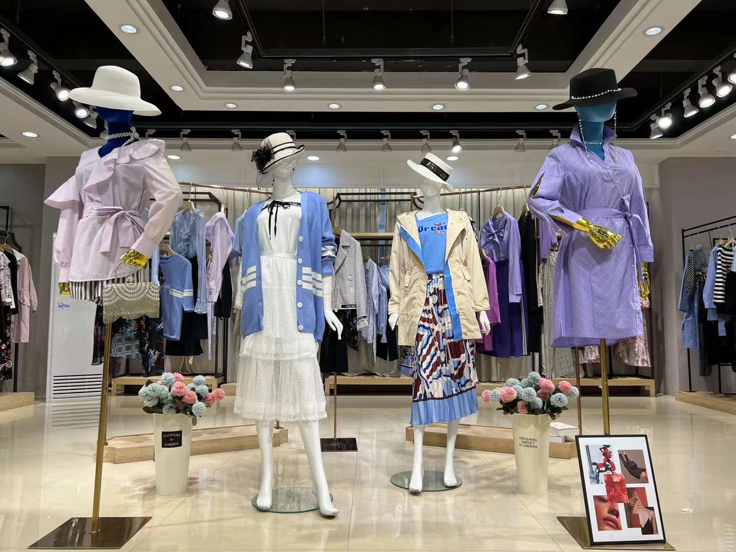 撤柜折扣女裝 艾托奧22秋直播女裝貨源尾貨批發(fā)市場在哪里有？