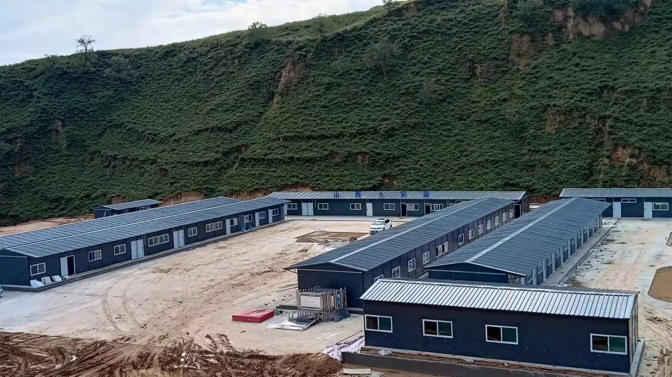 集裝箱房宿舍堯都區(qū)復合板生產(chǎn)，搭建西街工地用活動房工棚