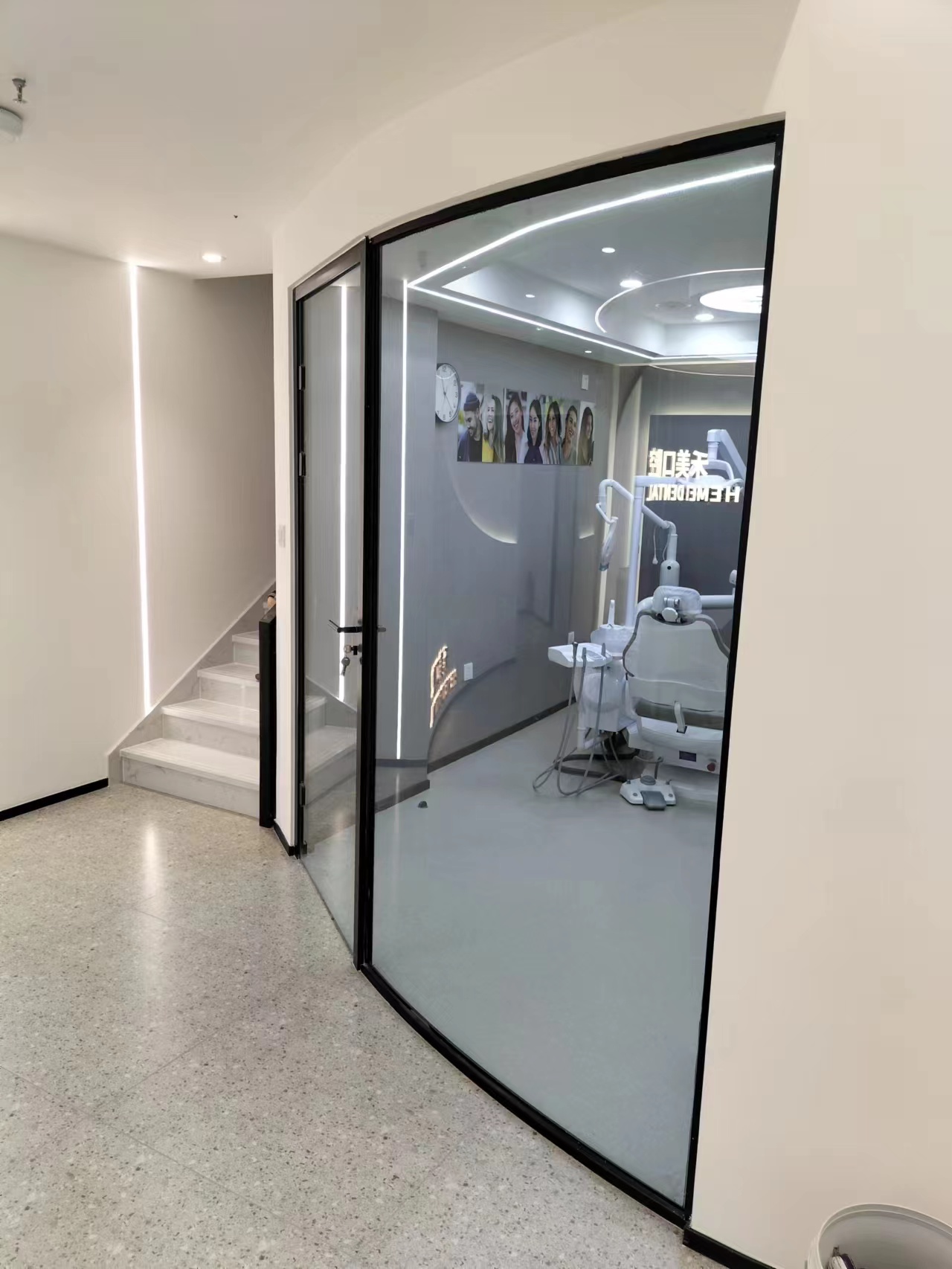 辦公室玻璃隔斷， 窄邊框全景玻璃隔斷，玻璃隔斷門