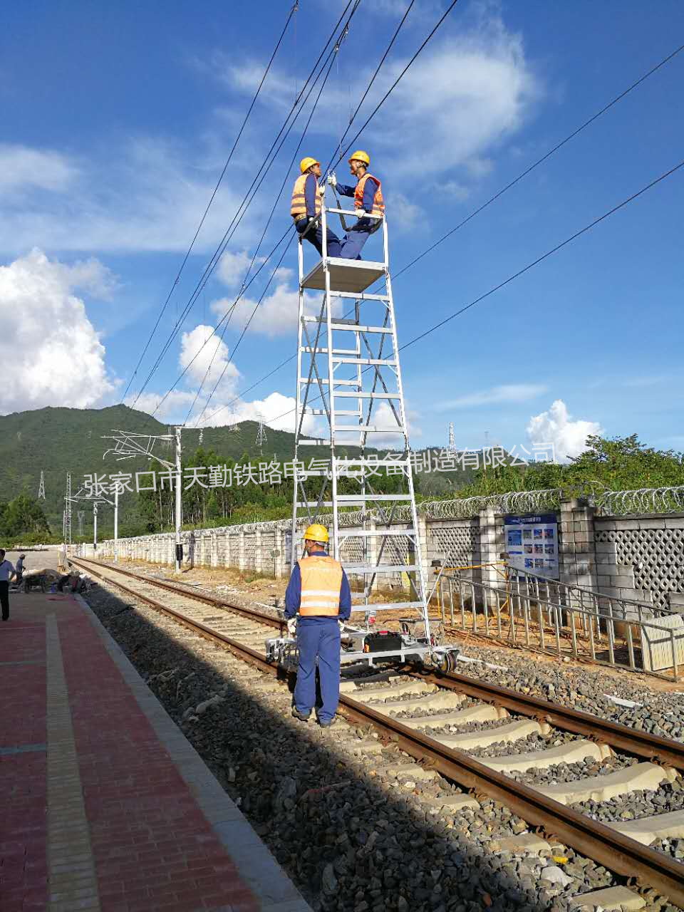 DLTC-Y-W型电动车梯、铁路用DLTC-Y-W型电动车梯、遥控助力电动车梯定制图片