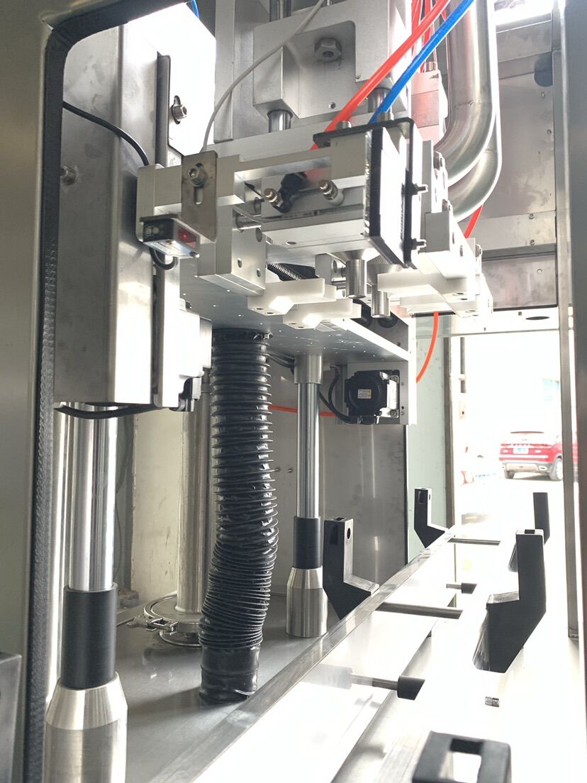 跟蹤式灌裝機(jī)圖片/跟蹤式灌裝機(jī)樣板圖 (2)