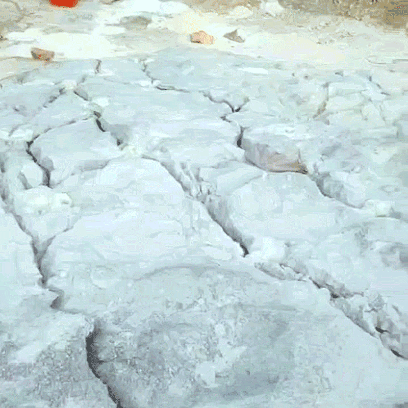 90孔無(wú)聲破碎劑圖片