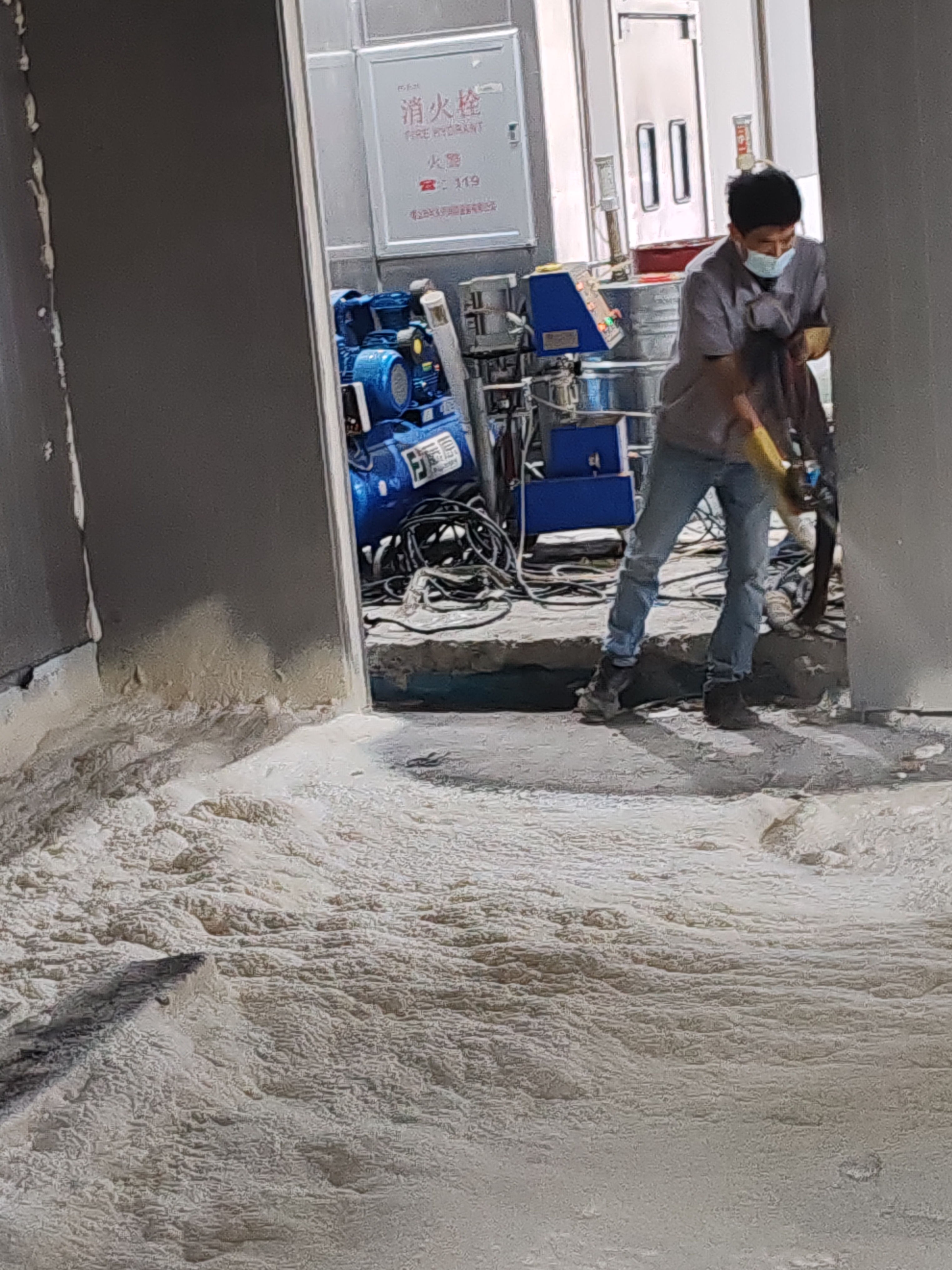 聚胺脂喷泡-聚氨酯泡沫喷涂价格-佛山聚胺脂喷泡【佛山市能工电气有限公司】图片