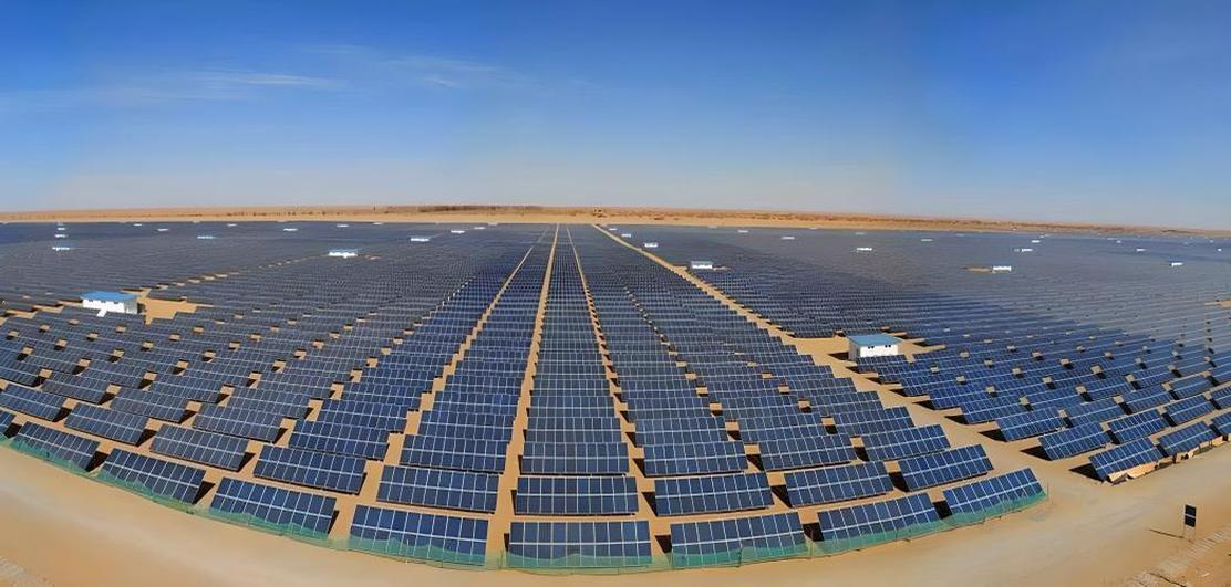 沙漠光伏發(fā)電系統(tǒng)圖片/沙漠光伏發(fā)電系統(tǒng)樣板圖 (3)