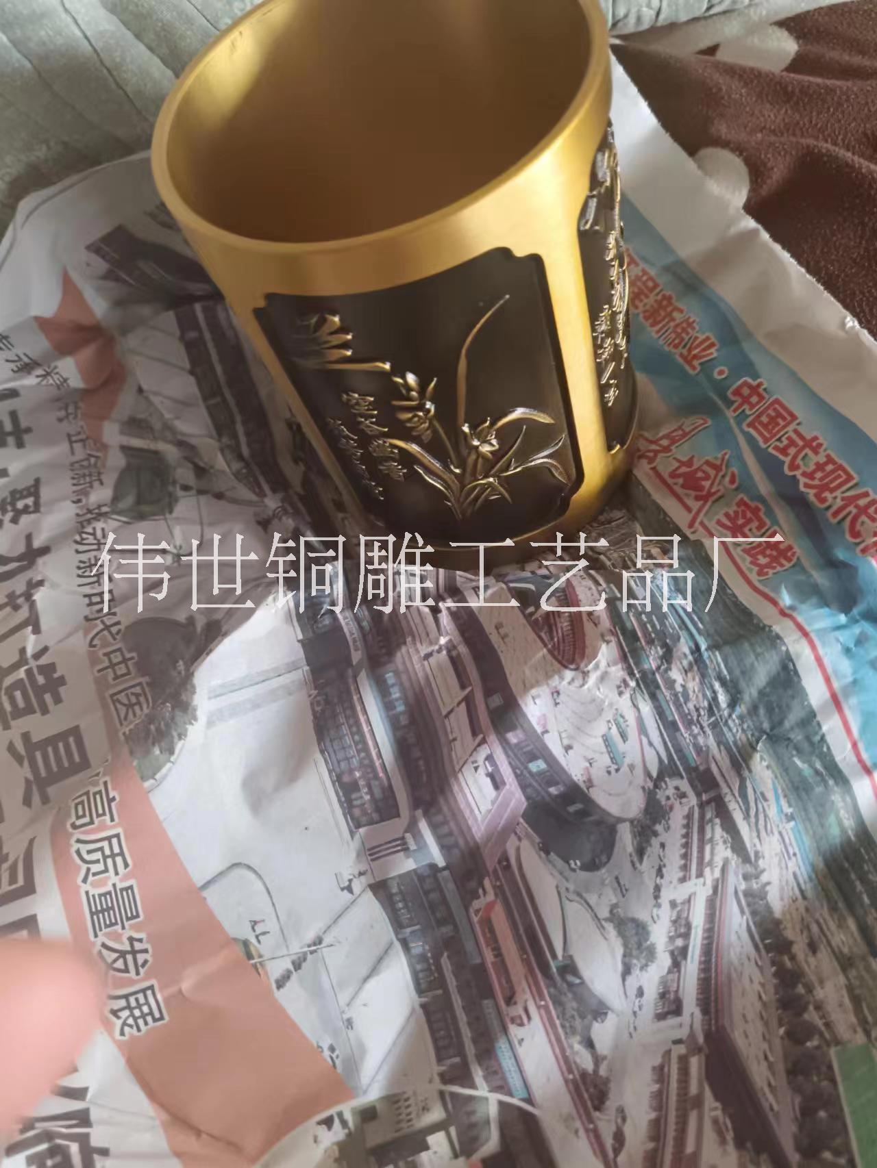 铜工艺品，纯铜笔筒，笔筒摆件，办公桌摆件 铜工艺品，纯铜笔筒，笔筒摆件，办公桌摆件，黄铜摆件图片